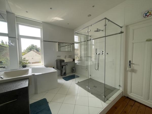 Demeure de Maître de 1930 : un domaine d’exception avec potentiel de rendement à prix ajusté