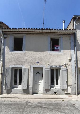 Maison de ville prête à vivre avec cour couverte et espace extérieur préservé