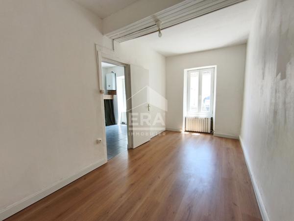Maison de ville prête à vivre avec cour couverte et espace extérieur préservé