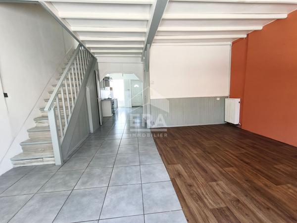 Maison de ville prête à vivre avec cour couverte et espace extérieur préservé