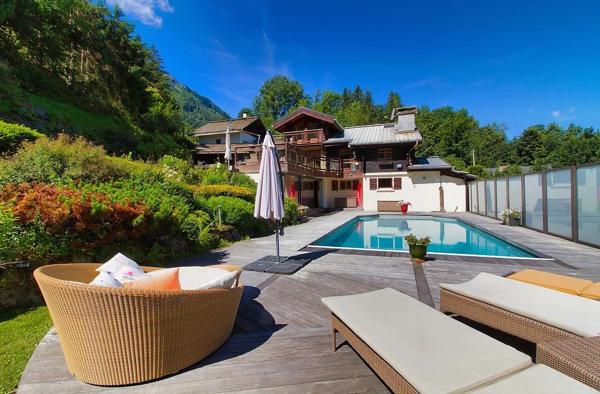 Spacieux chalet avec piscine aux Houches