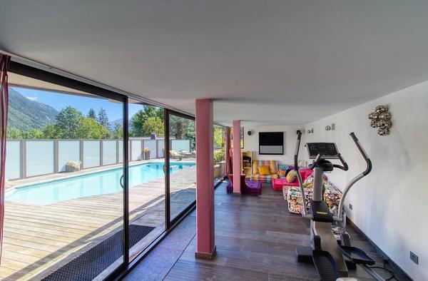 Spacieux chalet avec piscine aux Houches