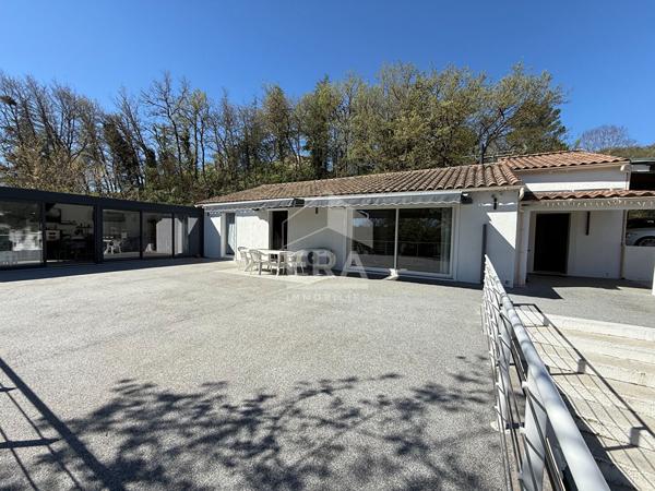 A VENDRE SAINT MAXIMIN LA SAINTE BAUME MAISON T6  DE 145 M² SUR 5000 M² DE JARDIN GARAGE PISCINE SPA CUISINE ETE