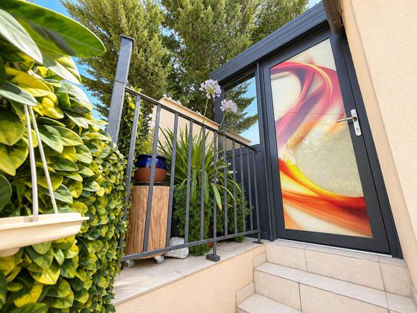 Rare à la vente, Appartement d'exception, Bouc Bel Air, Centre-ville, T5, 100 m², Terrasse 30 m², Véranda, Garage, Climatisation, Exposition Sud-Ouest, Lumineux, Vue dégagée, 3 chambres, Bureau, Salle d'eau contemporaine, Douche à l'italienne, Prestations
