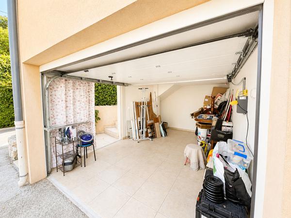 Rare à la vente, Appartement d'exception, Bouc Bel Air, Centre-ville, T5, 100 m², Terrasse 30 m², Véranda, Garage, Climatisation, Exposition Sud-Ouest, Lumineux, Vue dégagée, 3 chambres, Bureau, Salle d'eau contemporaine, Douche à l'italienne, Prestations