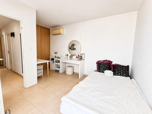 Rare à la vente, Appartement d'exception, Bouc Bel Air, Centre-ville, T5, 100 m², Terrasse 30 m², Véranda, Garage, Climatisation, Exposition Sud-Ouest, Lumineux, Vue dégagée, 3 chambres, Bureau, Salle d'eau contemporaine, Douche à l'italienne, Prestations