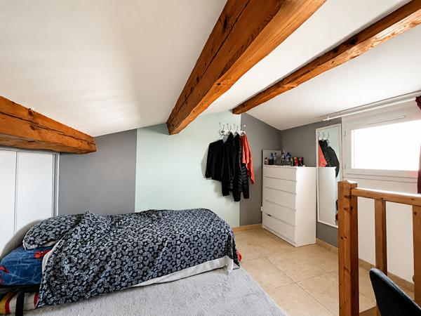 Rare à la vente, Appartement d'exception, Bouc Bel Air, Centre-ville, T5, 100 m², Terrasse 30 m², Véranda, Garage, Climatisation, Exposition Sud-Ouest, Lumineux, Vue dégagée, 3 chambres, Bureau, Salle d'eau contemporaine, Douche à l'italienne, Prestations