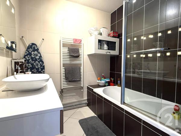 Appartement T3 à vendre  3 pièces - 66,43 m 2   FONTAINE  - 38