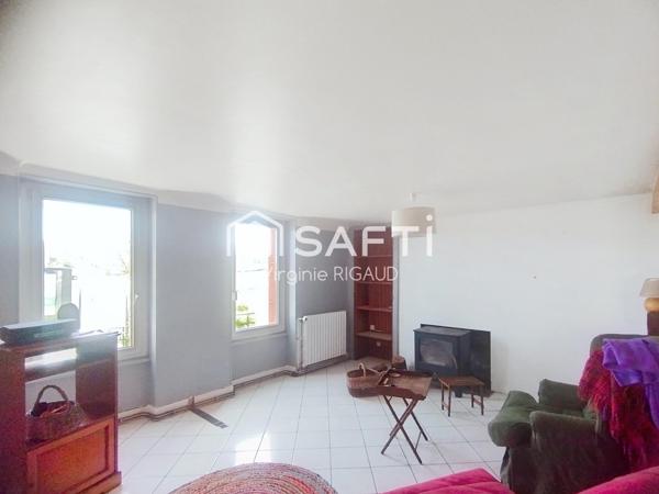 A vendre maison avec trois chambres,et un terrain