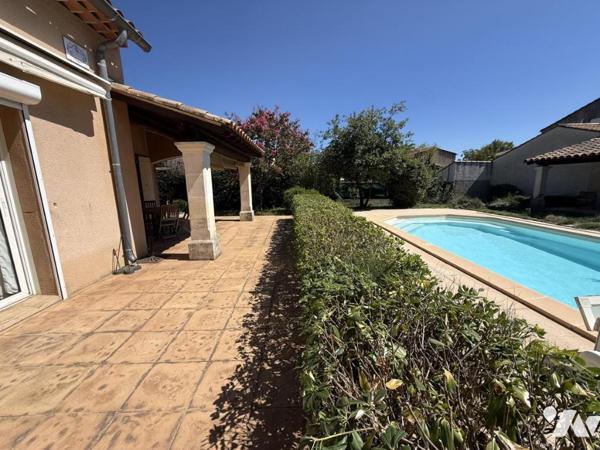 Superbe villa avec piscine secteur calme proche écoles