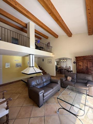 Superbe villa avec piscine secteur calme proche écoles