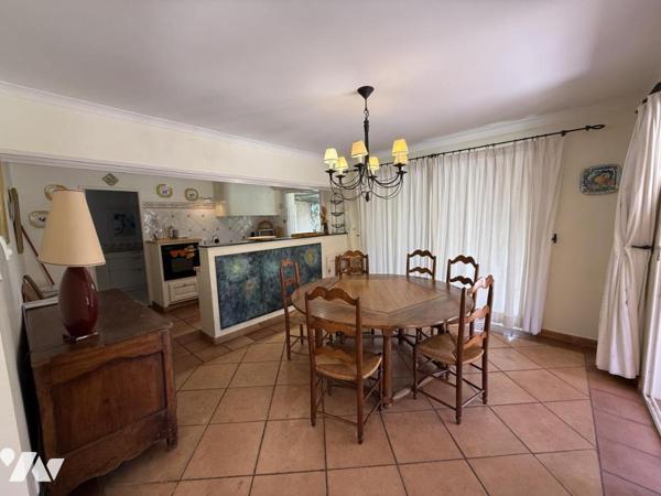 Superbe villa avec piscine secteur calme proche écoles