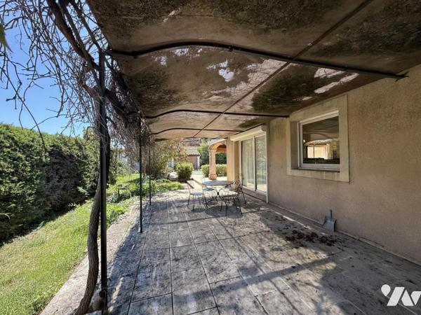 Superbe villa avec piscine secteur calme proche écoles