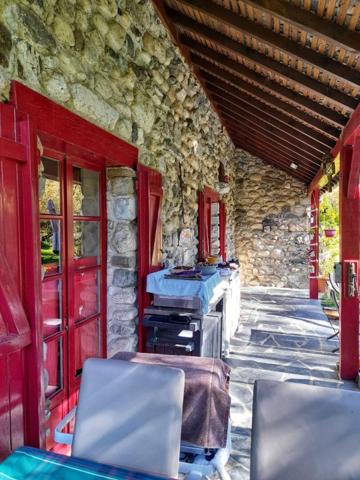 Charmante demeure en pierre avec vaste sous-sol et jardin paysager