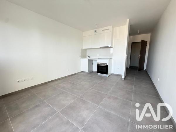 Location studio 28,8 m² Sainte-Geneviève-des-Bois