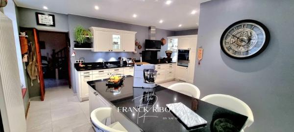 Belle Maison de 327m2 alliant charme et modernité