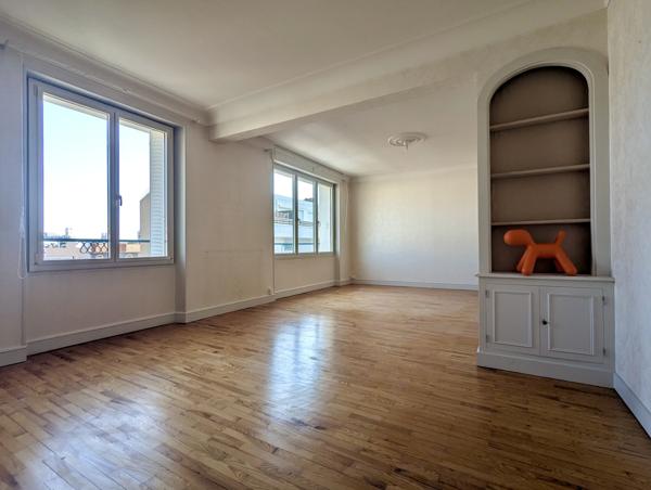 Appartement - T3 avec cave et garage CHAUFFAGE INCLUS - 90m2 - Clermont-Province