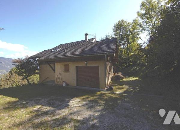 Maison sur grand terrain constructible