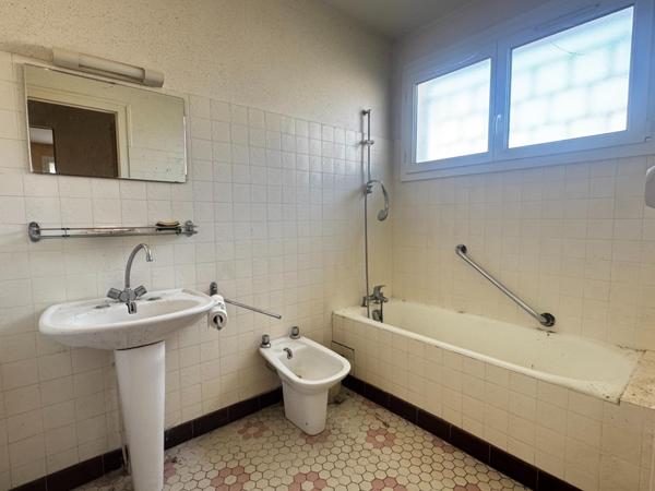 Maison à MARENNES, 17320 - 6 pièces 110m²