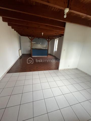 ⸻

Maison en pierre 5 pièces – 76 m² – Idéale primo-accédant ou investisseur – Proche Marmande 
 non inondable ,

À quelques minutes de Marmande, dans un cadre calme avec vue sur la campagne, cette charmante maison en pierre rénovation complète récente ,représente une belle opportunité pour un premier achat ou un investissement locatif.

Elle se compose de :
	•	3 chambres, offrant un bon potentiel locatif ou familial
	•	Un séjour avec cuisine ouverte, pratique et convivial
	•	Une salle d’eau fonctionnelle
        .         d'un garage attenant 

Le charme de l’ancien est au rendez-vous, avec des éléments déjà récents :
✔ Double vitrage PVC
✔ Micro-station récente



📍 Proche de Marmande, avec accès rapide aux commerces, écoles et transports.

👉 Un bien à fort potentiel, idéal pour se lancer ou développer son patrimoine.
