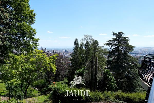 Duplex de 137m2 Carrez (200m2 au sol) avec TERRASSE (61m2) Vue PANORAMIQUE + Garage + jardin privatif Détails des diagnostics énergétiques