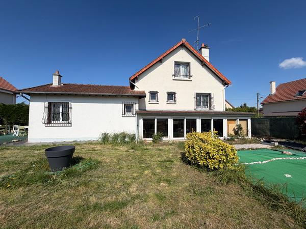 Maison lumineuse avec suite parentale indépendante, sous-sol total, véranda & jardin clos 509 m² ? Proche gare, écoles et commerces à pied