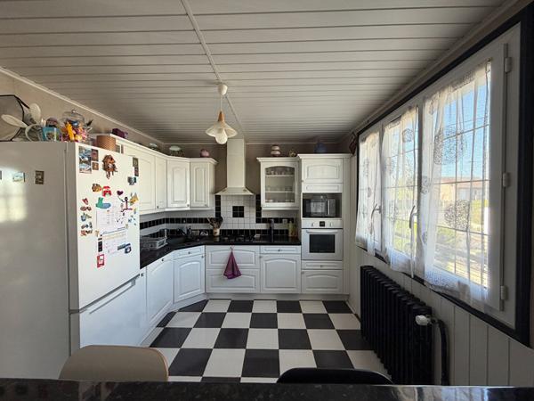Maison lumineuse avec suite parentale indépendante, sous-sol total, véranda & jardin clos 509 m² ? Proche gare, écoles et commerces à pied