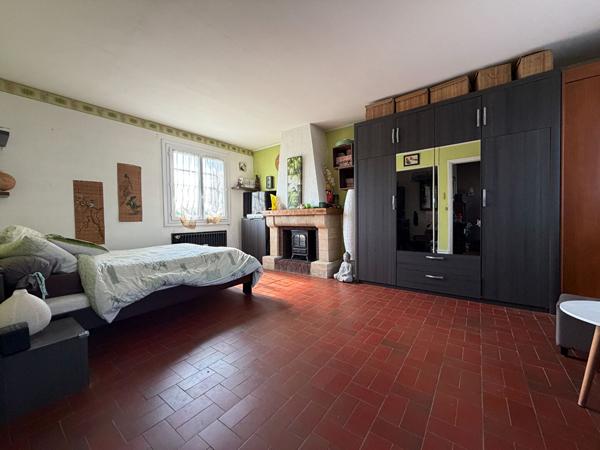 Maison lumineuse avec suite parentale indépendante, sous-sol total, véranda & jardin clos 509 m² ? Proche gare, écoles et commerces à pied