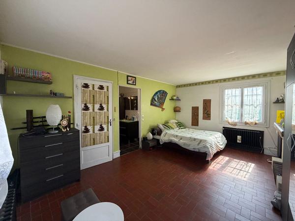 Maison lumineuse avec suite parentale indépendante, sous-sol total, véranda & jardin clos 509 m² ? Proche gare, écoles et commerces à pied