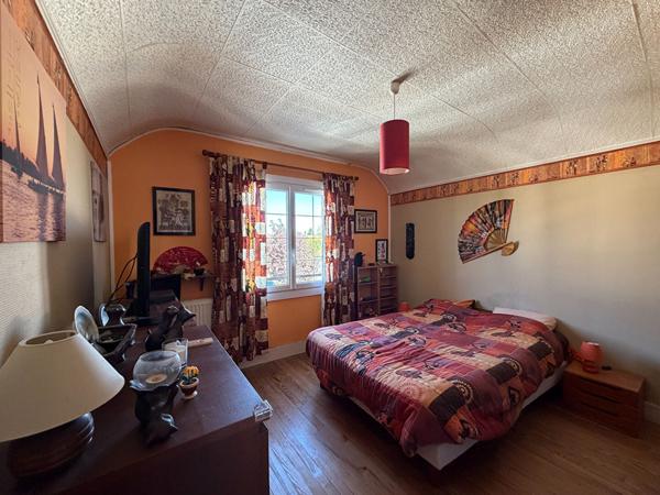 Maison lumineuse avec suite parentale indépendante, sous-sol total, véranda & jardin clos 509 m² ? Proche gare, écoles et commerces à pied