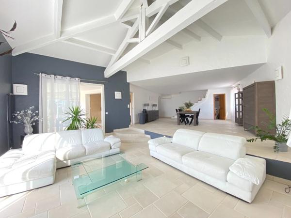 MONTPELLIER OUEST, Maison à vendre de 345m², 6 ch, grand garage, piscine sur un terrain de 3800 m²