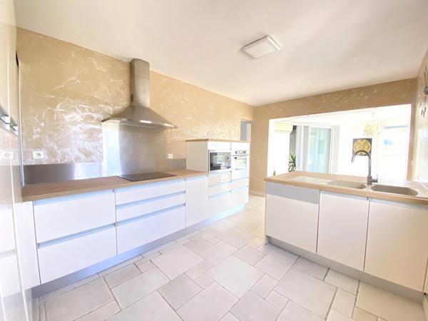 MONTPELLIER OUEST, Maison à vendre de 345m², 6 ch, grand garage, piscine sur un terrain de 3800 m²