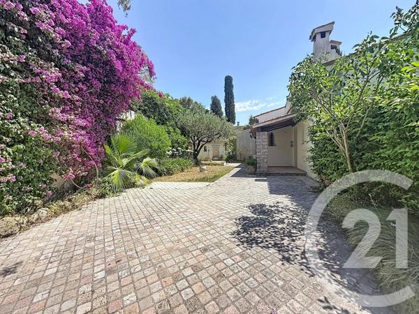 Maison à vendre  5 pièces - 161 m 2   MOUGINS  - 06