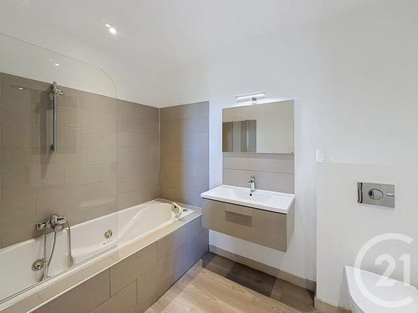 Maison à vendre  5 pièces - 161 m 2   MOUGINS  - 06
