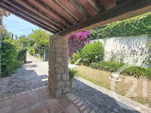 Maison à vendre  5 pièces - 161 m 2   MOUGINS  - 06