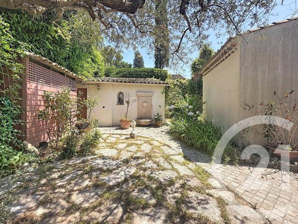 Maison à vendre  5 pièces - 161 m 2   MOUGINS  - 06