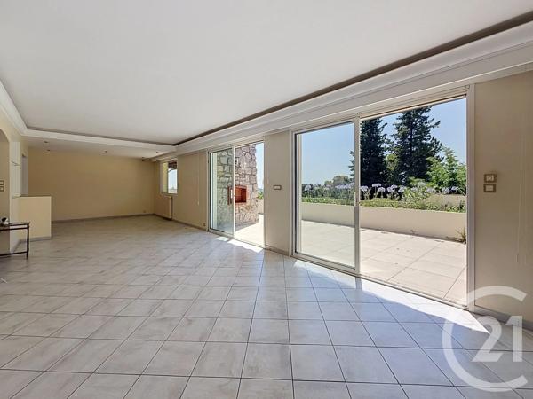 Maison à vendre  5 pièces - 161 m 2   MOUGINS  - 06