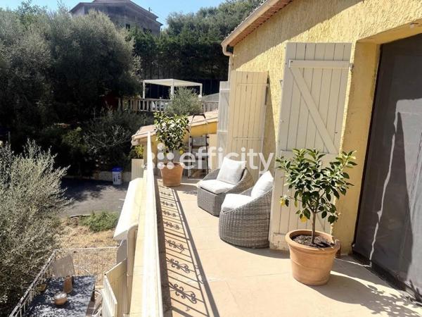 Maison
         5 pièces
        - 143 m² Bien prestige 635 000 € *