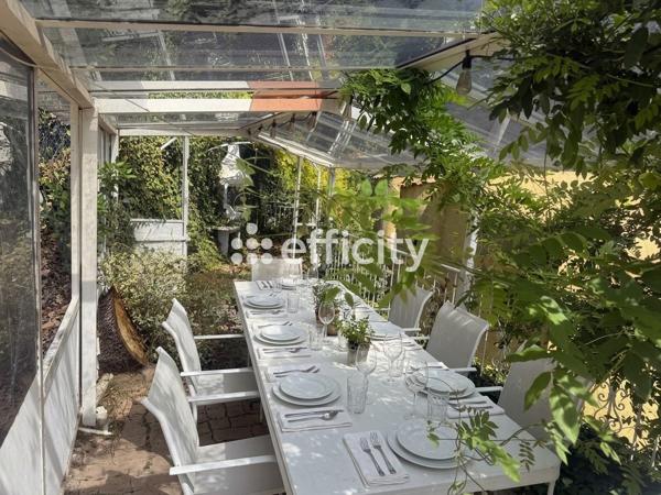 Maison
         5 pièces
        - 143 m² Bien prestige 635 000 € *