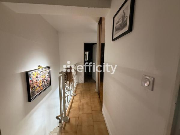 Maison
         5 pièces
        - 143 m² Bien prestige 635 000 € *