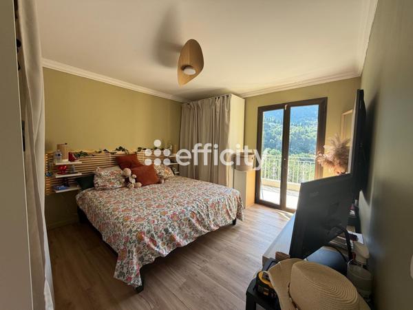 Maison
         5 pièces
        - 143 m² Bien prestige 635 000 € *