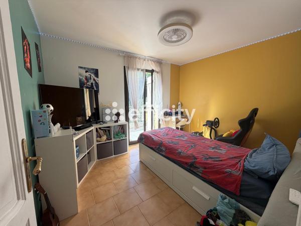 Maison
         5 pièces
        - 143 m² Bien prestige 635 000 € *