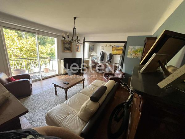 Ensemble immobilier de deux maisons dans le centre de Cerizay avec terrain constructible