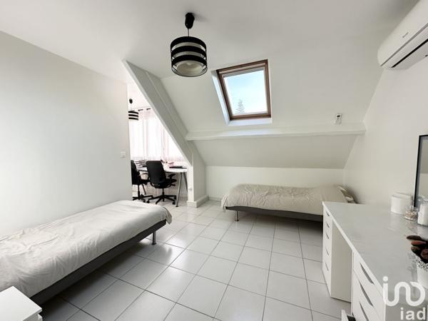 Maison 7 pièces de 164 m² à Vaux-le-Pénil (77000)