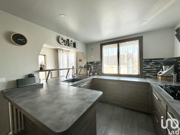 Maison 7 pièces de 164 m² à Vaux-le-Pénil (77000)