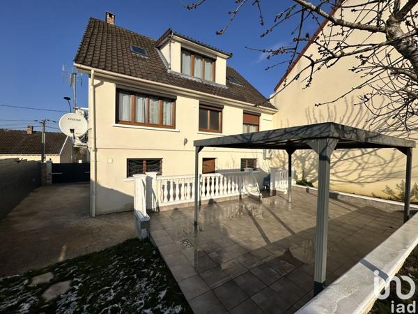 Maison 7 pièces de 164 m² à Vaux-le-Pénil (77000)