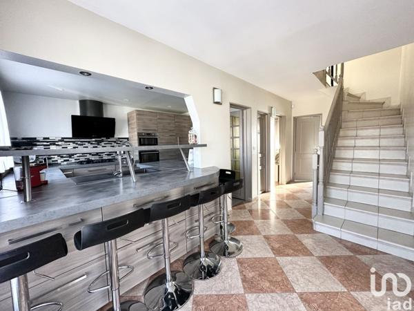 Maison 7 pièces de 164 m² à Vaux-le-Pénil (77000)