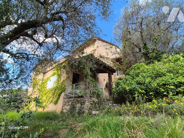 Arrière-pays niçois – Saint-Blaise
Maison mitoyenne à rénover sur un terrain d’environ 3 100 m²