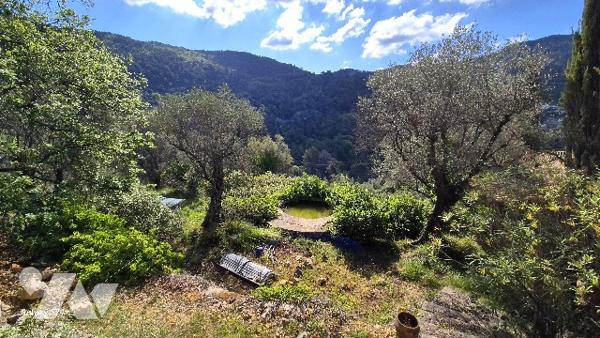 Arrière-pays niçois – Saint-Blaise
Maison mitoyenne à rénover sur un terrain d’environ 3 100 m²