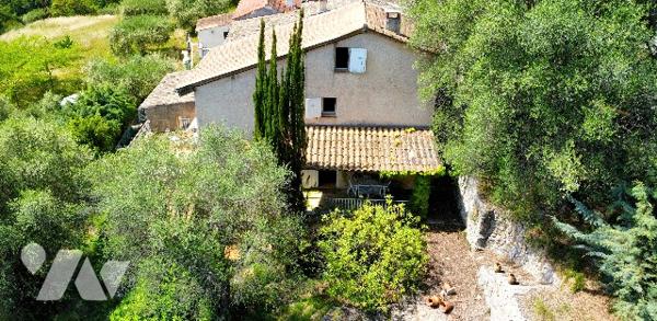 Arrière-pays niçois – Saint-Blaise
Maison mitoyenne à rénover sur un terrain d’environ 3 100 m²